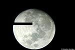 Astro Photographie - Compositage d'une dizaine de vues de la Lune au téléscope (dont un décalage involontaire qui trahit le montage)